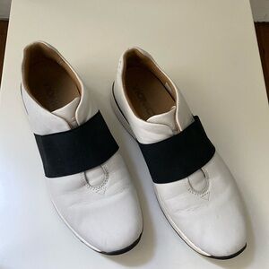 Vionic sneakers size 8.5 good condition and super comfy!